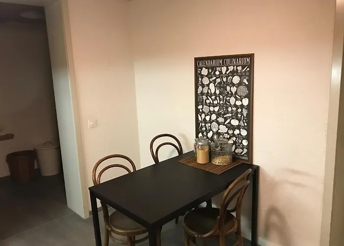 Simple Flat 72 M2 In The Centre Of With Private Parking דירה *